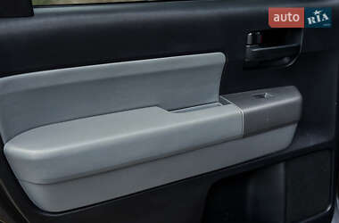 Внедорожник / Кроссовер Toyota Sequoia 2016 в Черкассах