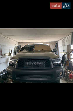 Внедорожник / Кроссовер Toyota Sequoia 2016 в Черкассах