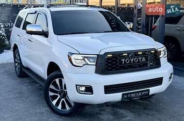 Внедорожник / Кроссовер Toyota Sequoia 2013 в Киеве