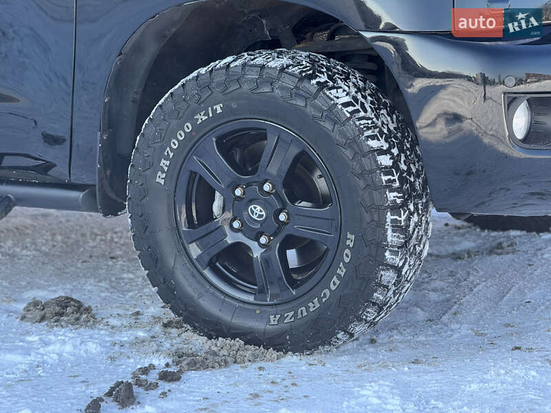 Внедорожник / Кроссовер Toyota Sequoia 2013 в Киеве