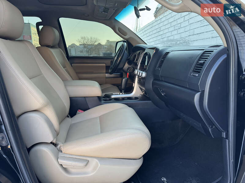 Внедорожник / Кроссовер Toyota Sequoia 2013 в Киеве