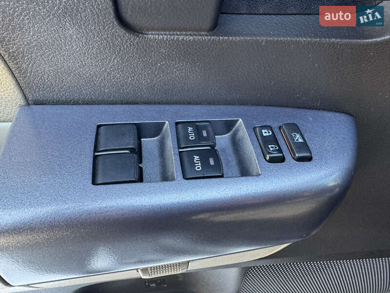 Внедорожник / Кроссовер Toyota Sequoia 2013 в Киеве