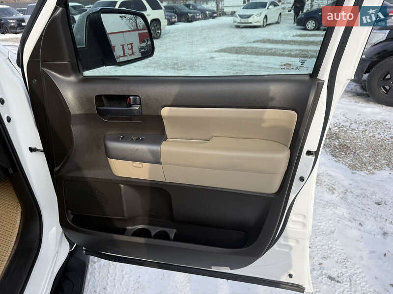 Внедорожник / Кроссовер Toyota Sequoia 2011 в Переяславе