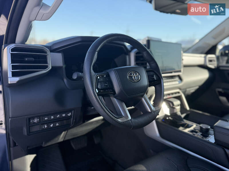 Внедорожник / Кроссовер Toyota Sequoia 2024 в Ирпене