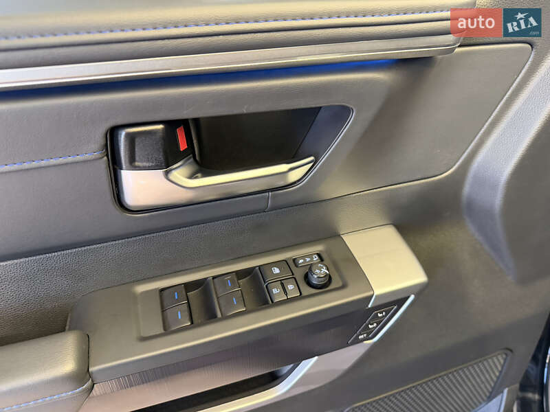 Внедорожник / Кроссовер Toyota Sequoia 2024 в Киеве