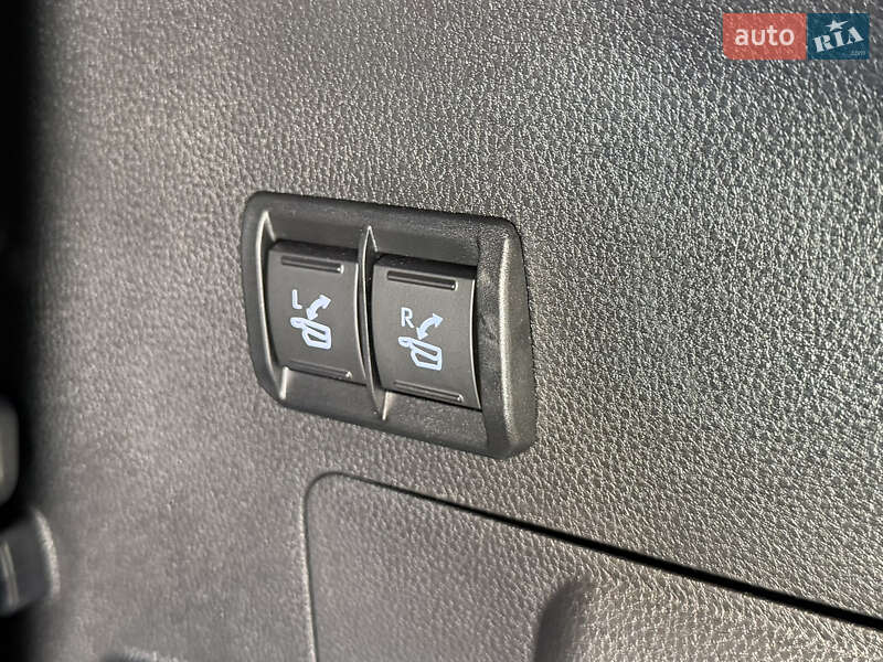 Внедорожник / Кроссовер Toyota Sequoia 2024 в Киеве