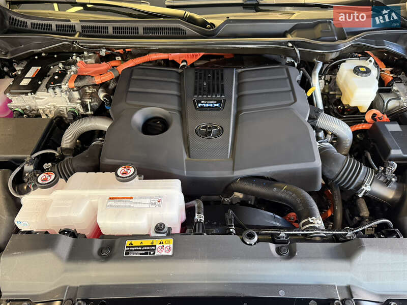 Внедорожник / Кроссовер Toyota Sequoia 2024 в Киеве