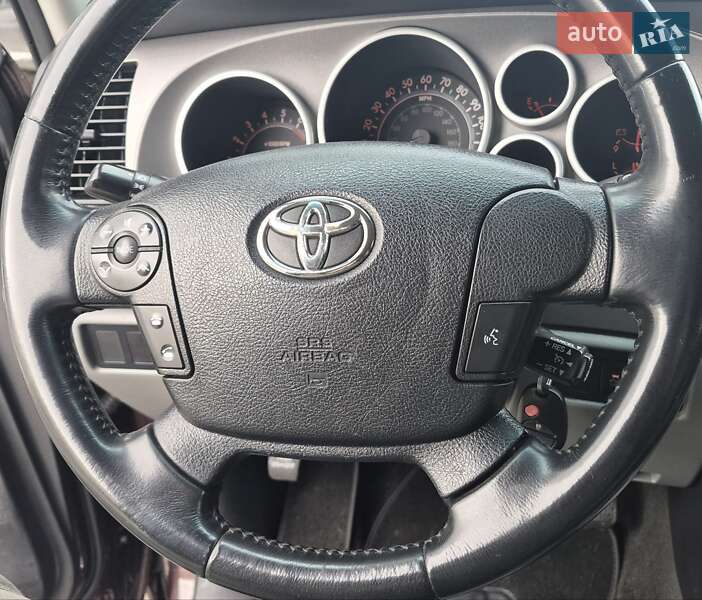 Внедорожник / Кроссовер Toyota Sequoia 2012 в Ивано-Франковске