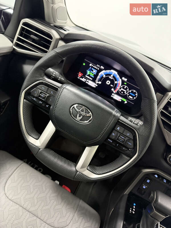 Внедорожник / Кроссовер Toyota Sequoia 2024 в Одессе