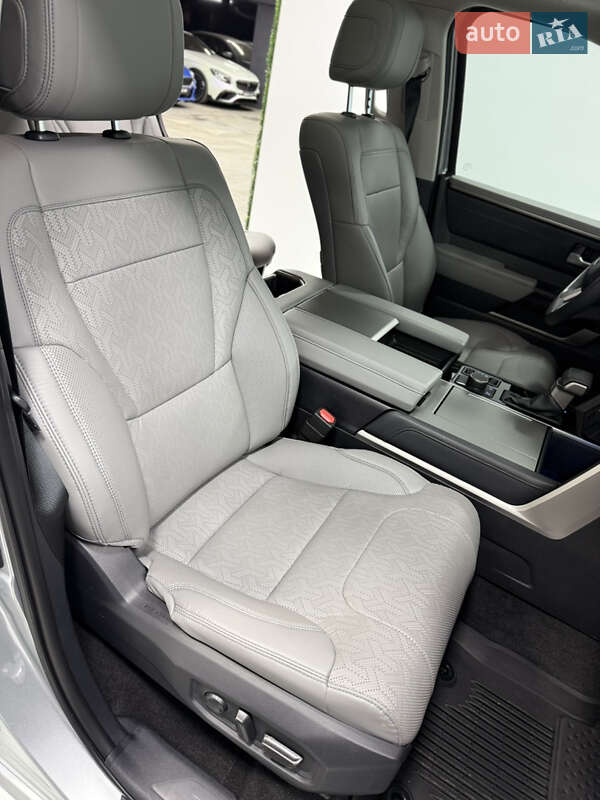 Внедорожник / Кроссовер Toyota Sequoia 2024 в Одессе