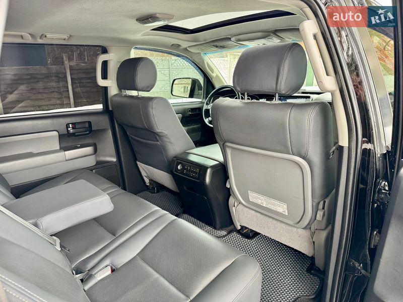 Внедорожник / Кроссовер Toyota Sequoia 2011 в Киеве