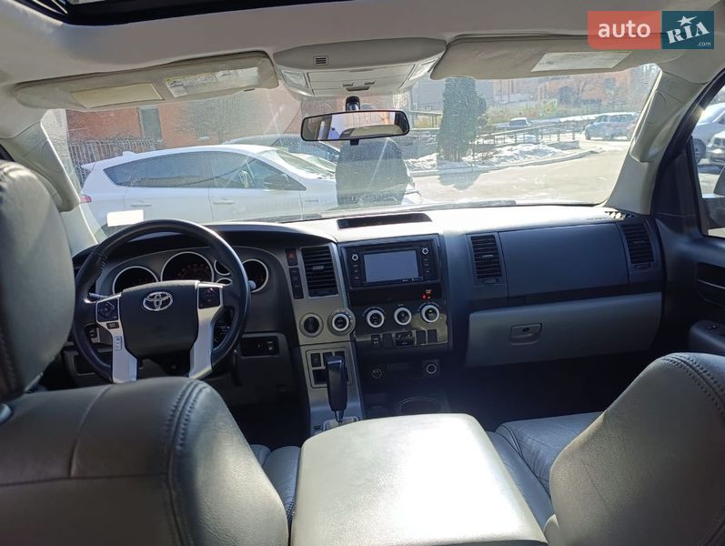 Внедорожник / Кроссовер Toyota Sequoia 2014 в Виннице