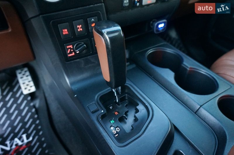 Внедорожник / Кроссовер Toyota Sequoia 2008 в Одессе