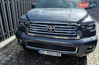Позашляховик / Кросовер Toyota Sequoia 2016 в Києві