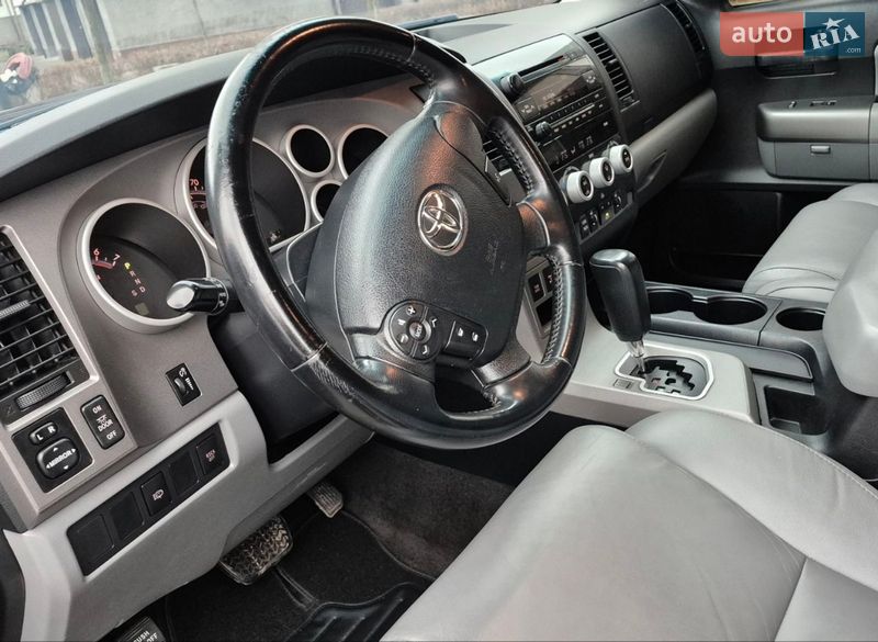 Внедорожник / Кроссовер Toyota Sequoia 2012 в Ивано-Франковске