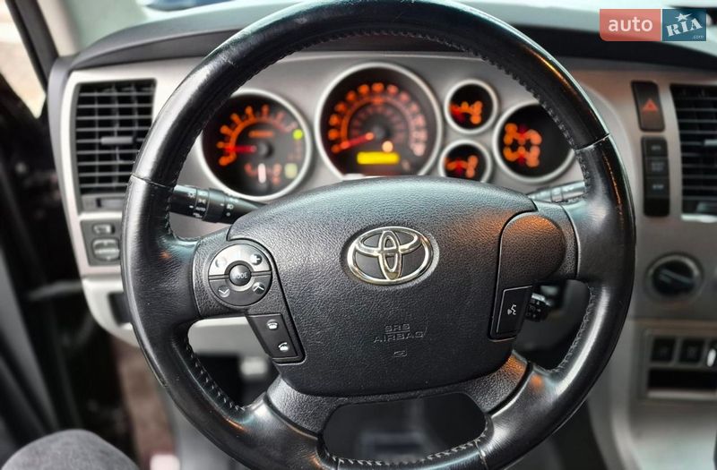 Внедорожник / Кроссовер Toyota Sequoia 2012 в Ивано-Франковске