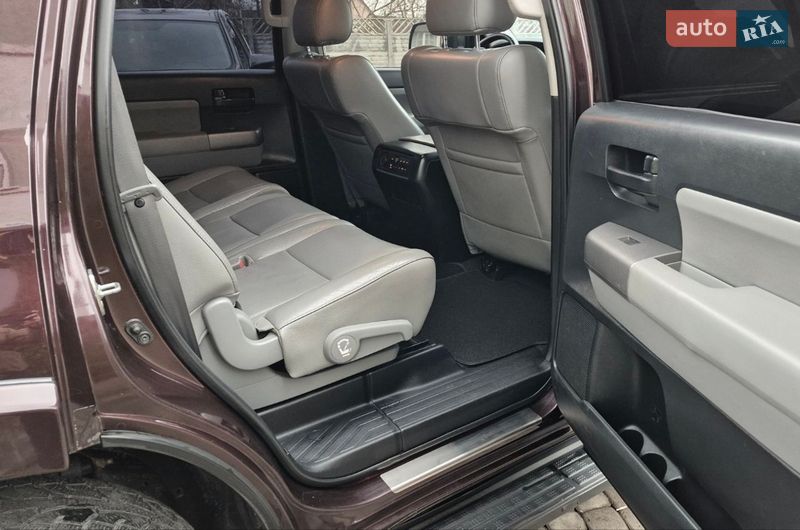 Внедорожник / Кроссовер Toyota Sequoia 2012 в Ивано-Франковске