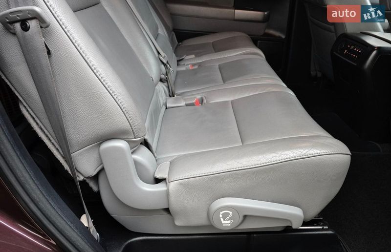 Внедорожник / Кроссовер Toyota Sequoia 2012 в Ивано-Франковске