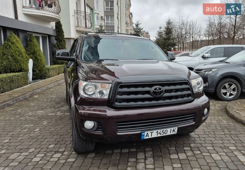 Внедорожник / Кроссовер Toyota Sequoia 2012 в Ивано-Франковске