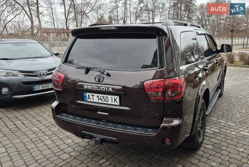 Внедорожник / Кроссовер Toyota Sequoia 2012 в Ивано-Франковске