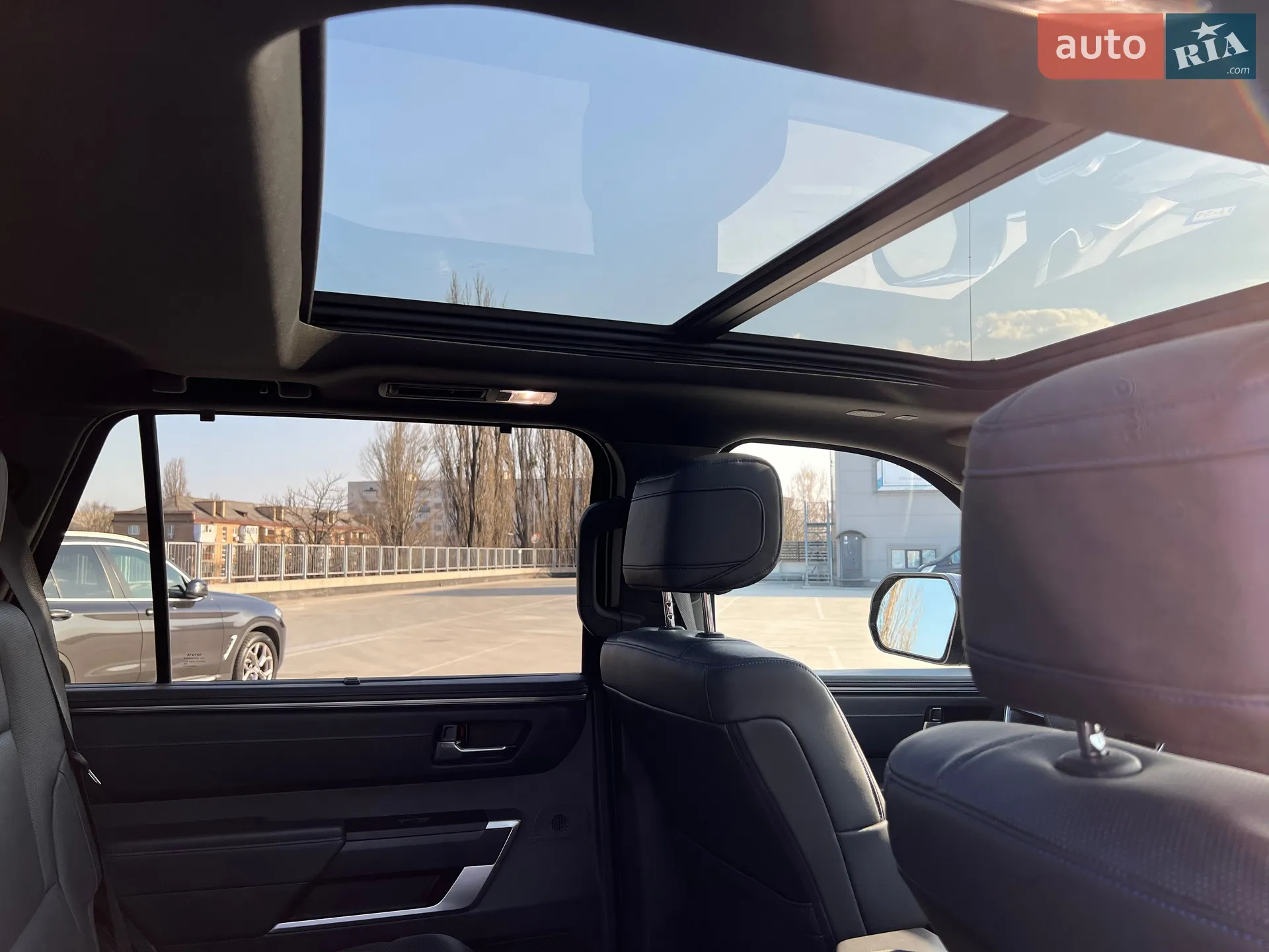 2022 Toyota Sequoia - мініатюра 10