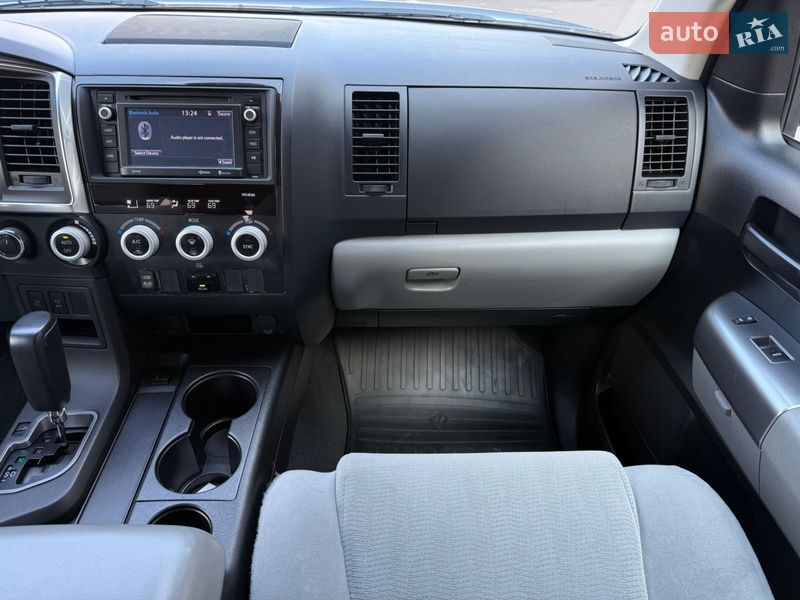 Внедорожник / Кроссовер Toyota Sequoia 2019 в Киеве