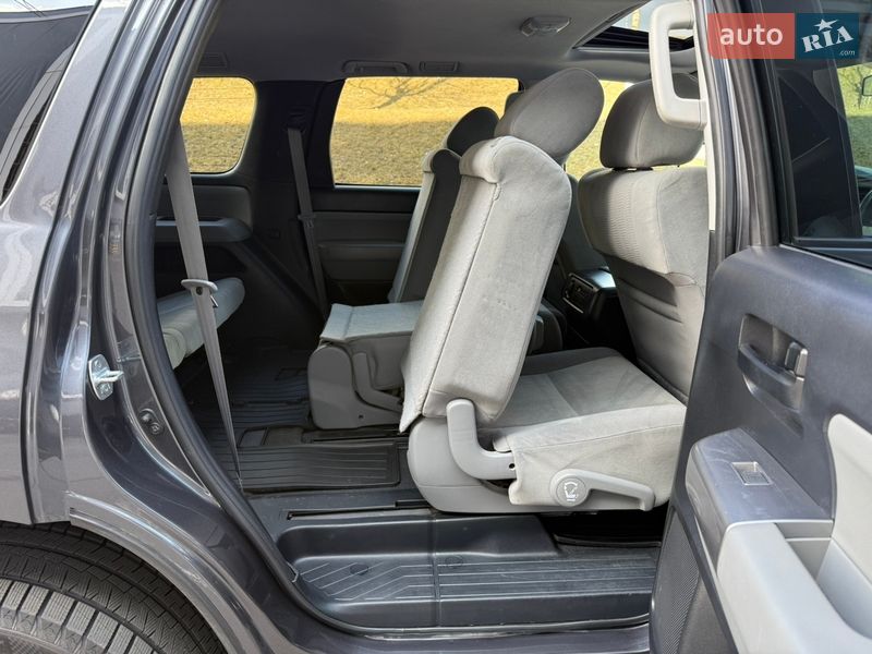 Внедорожник / Кроссовер Toyota Sequoia 2019 в Киеве