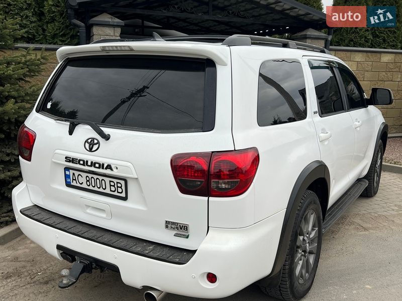 Позашляховик / Кросовер Toyota Sequoia 2013 в Луцьку