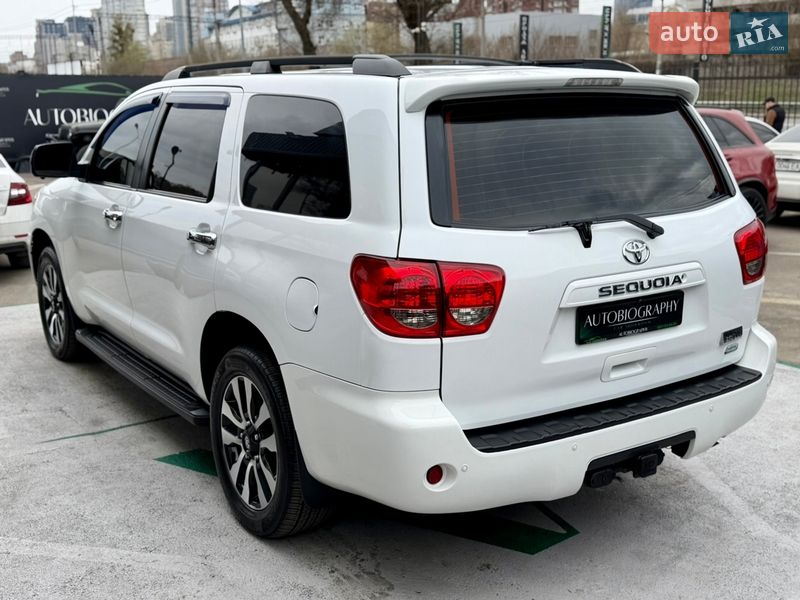 Внедорожник / Кроссовер Toyota Sequoia 2013 в Киеве