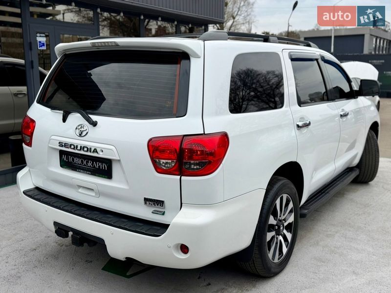 Внедорожник / Кроссовер Toyota Sequoia 2013 в Киеве