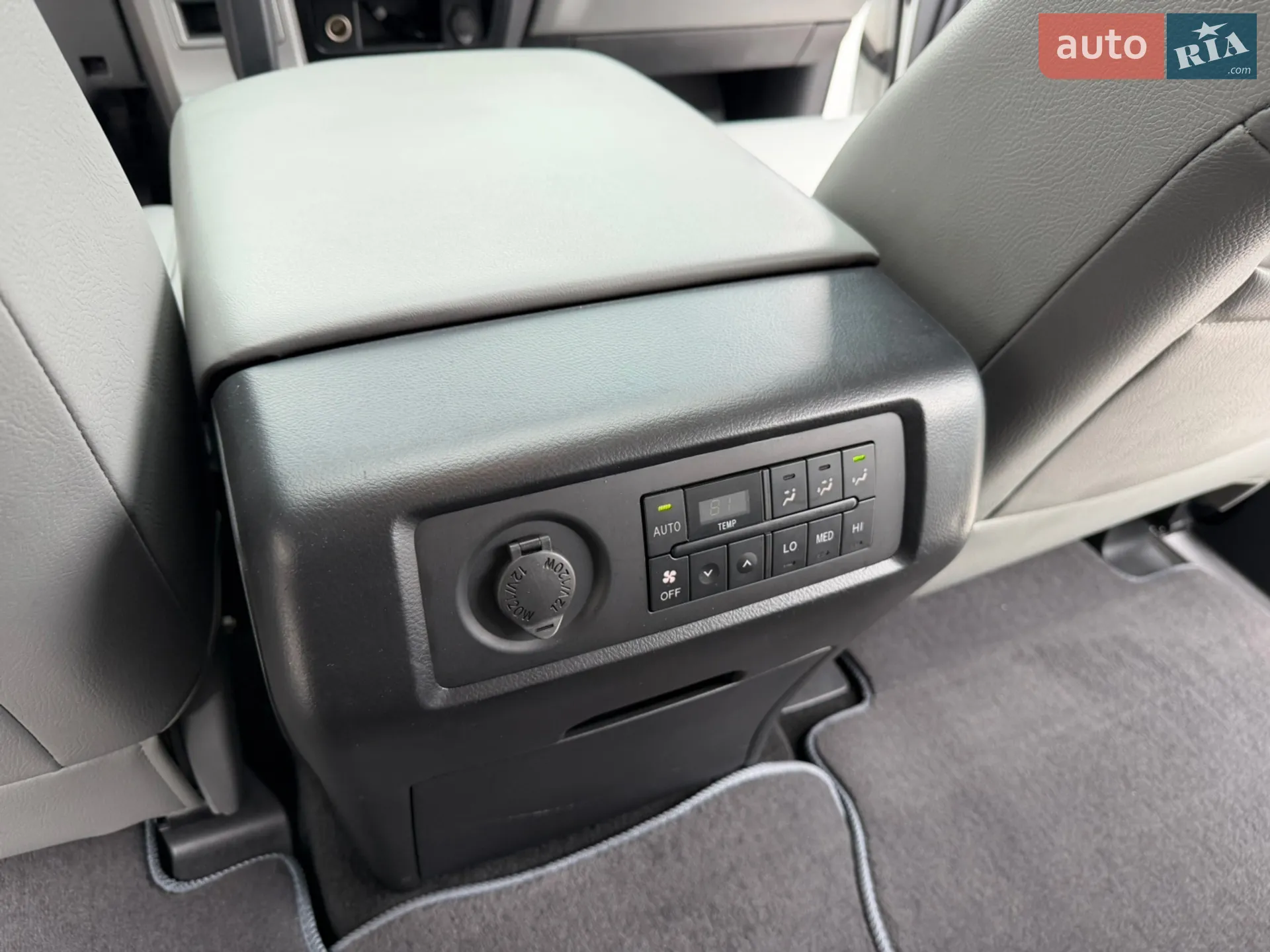 2013 Toyota Sequoia - мініатюра 38