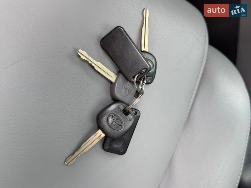 Внедорожник / Кроссовер Toyota Sequoia 2013 в Киеве