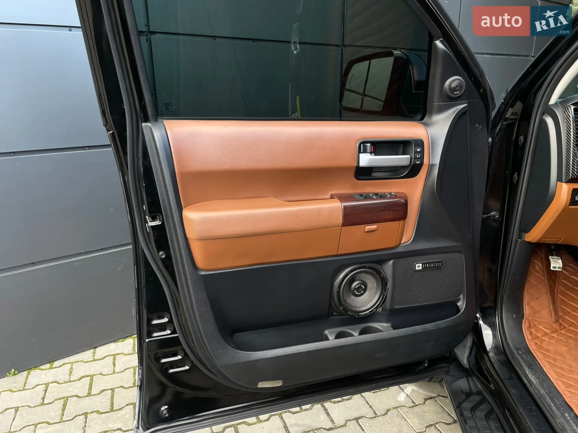 2011 Toyota Sequoia - мініатюра 16