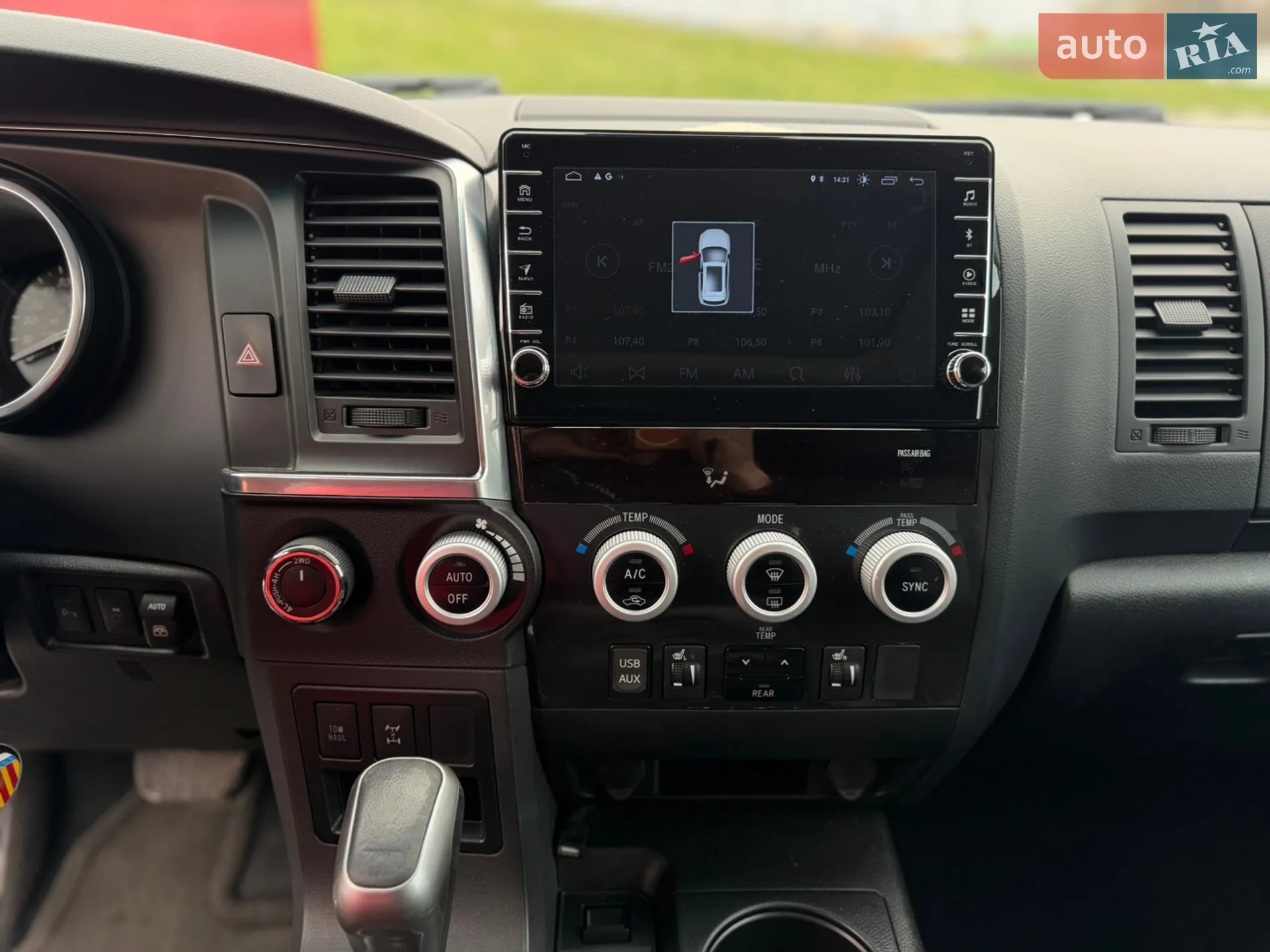 2018 Toyota Sequoia - мініатюра 16