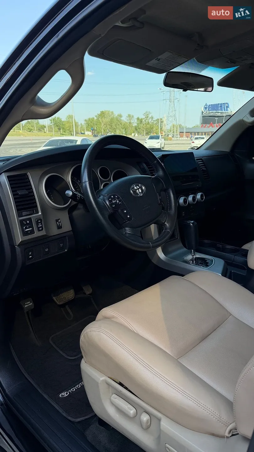 2013 Toyota Sequoia - мініатюра 21