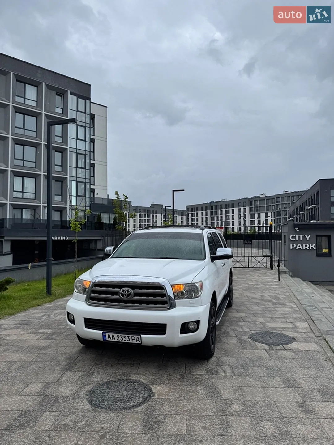 2014 Toyota Sequoia - мініатюра 2