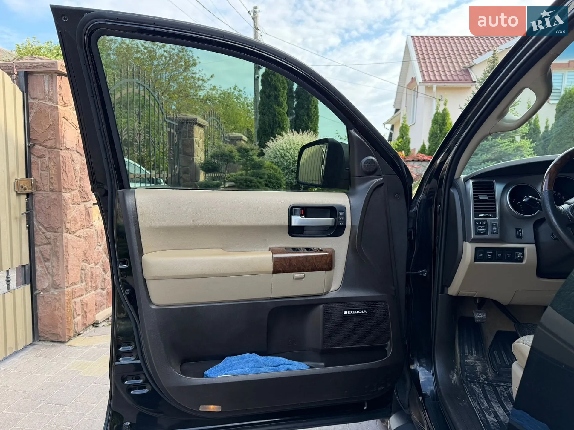 2010 Toyota Sequoia - мініатюра 23