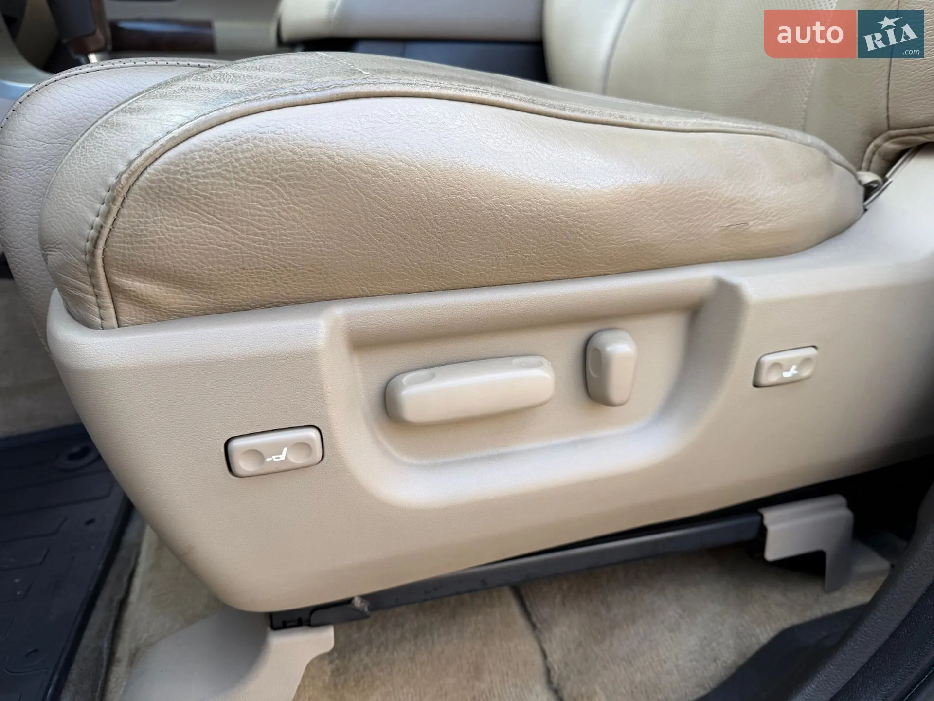 2010 Toyota Sequoia - мініатюра 29