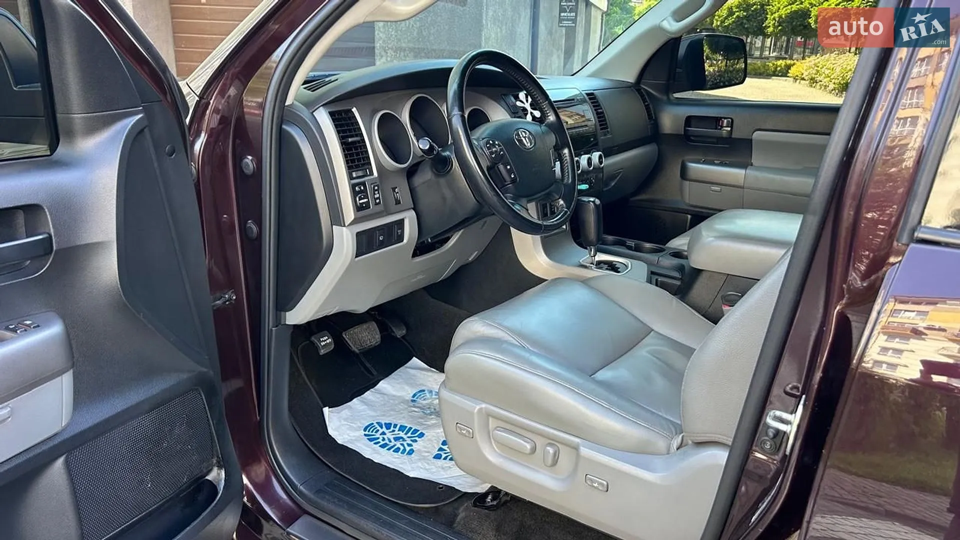 2012 Toyota Sequoia - мініатюра 24
