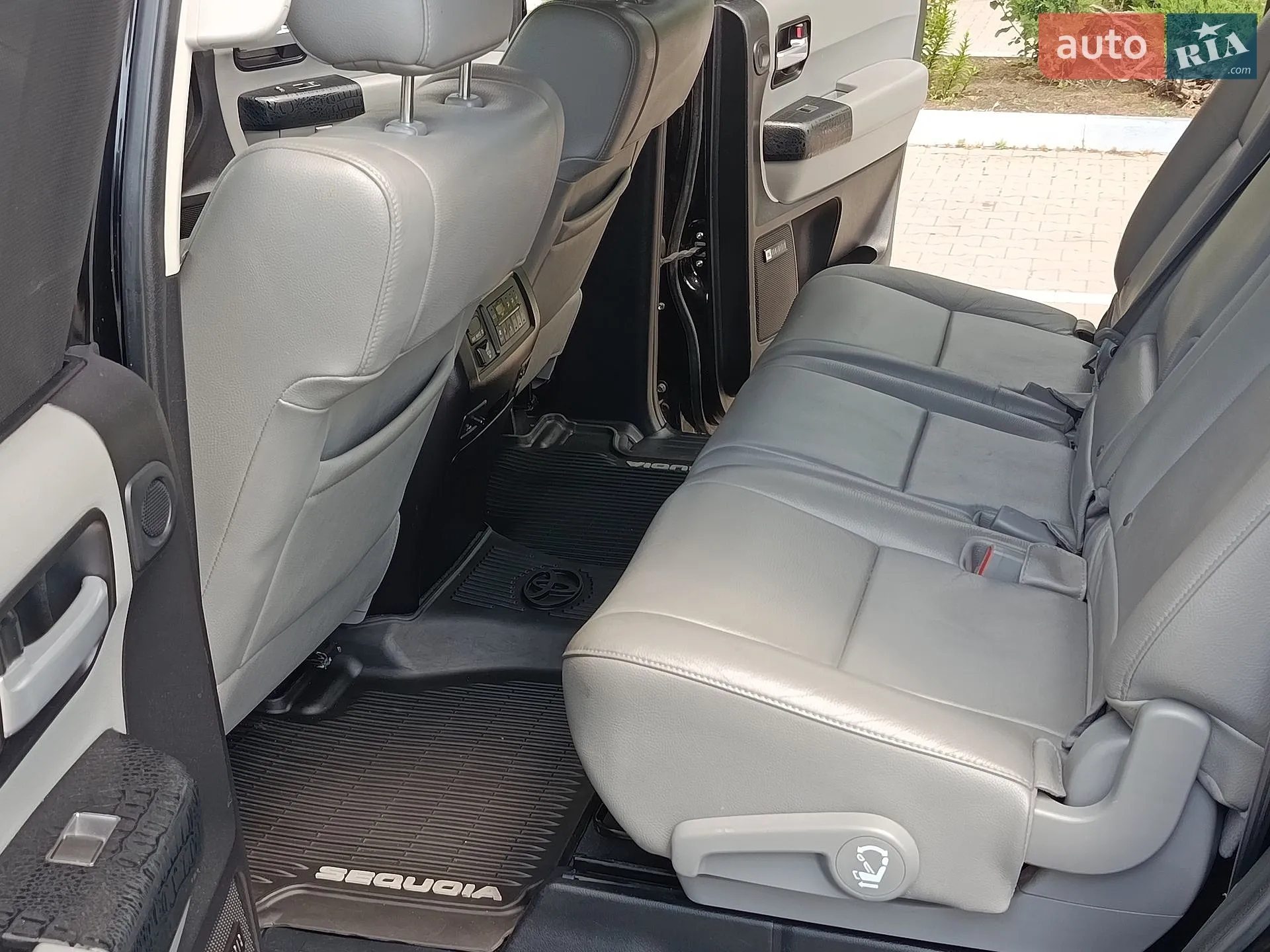 2018 Toyota Sequoia - мініатюра 32
