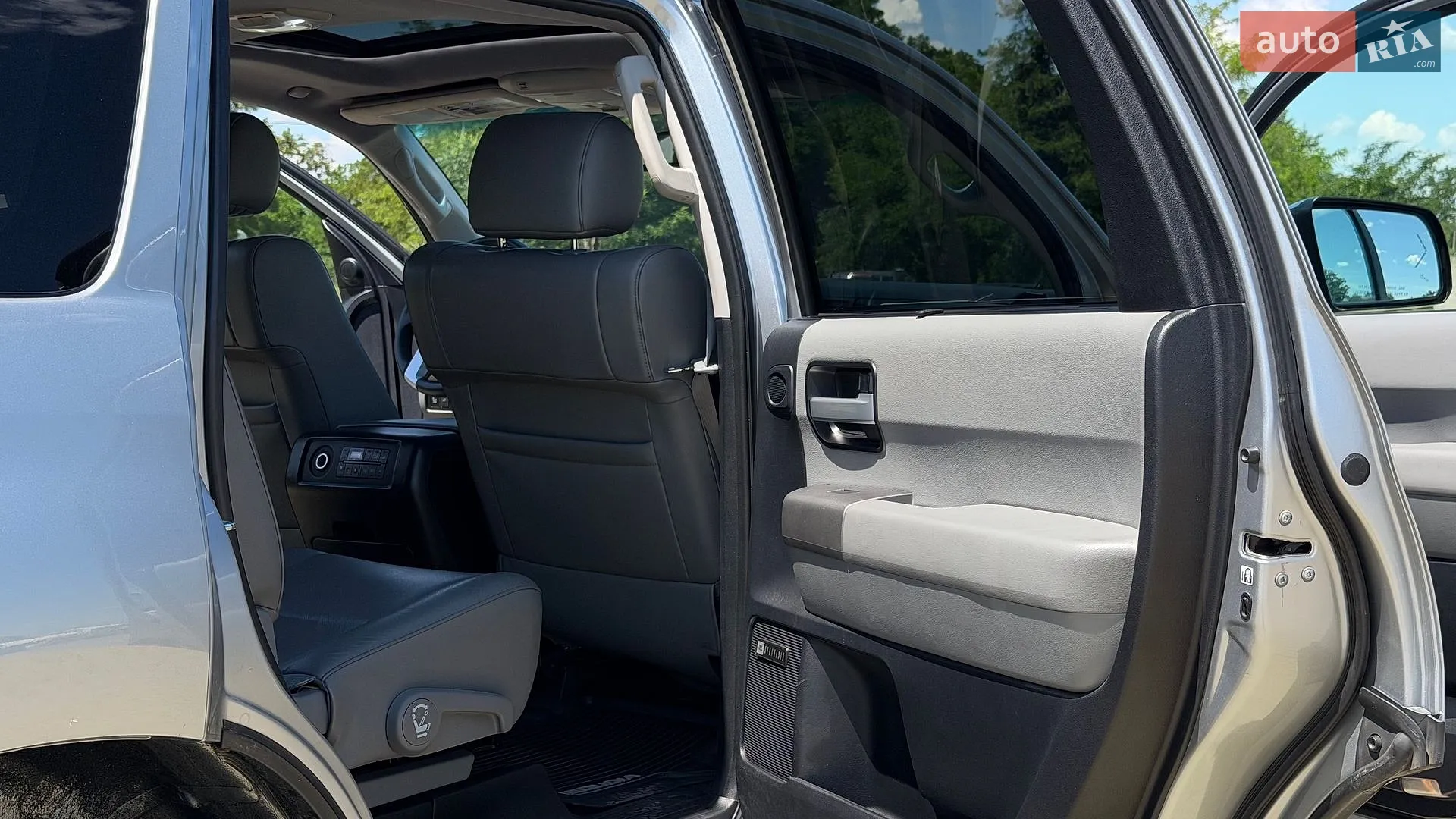 2016 Toyota Sequoia - мініатюра 25