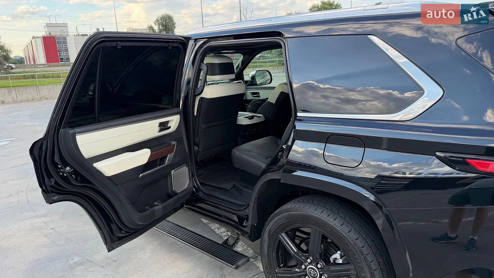 2023 Toyota Sequoia - мініатюра 11