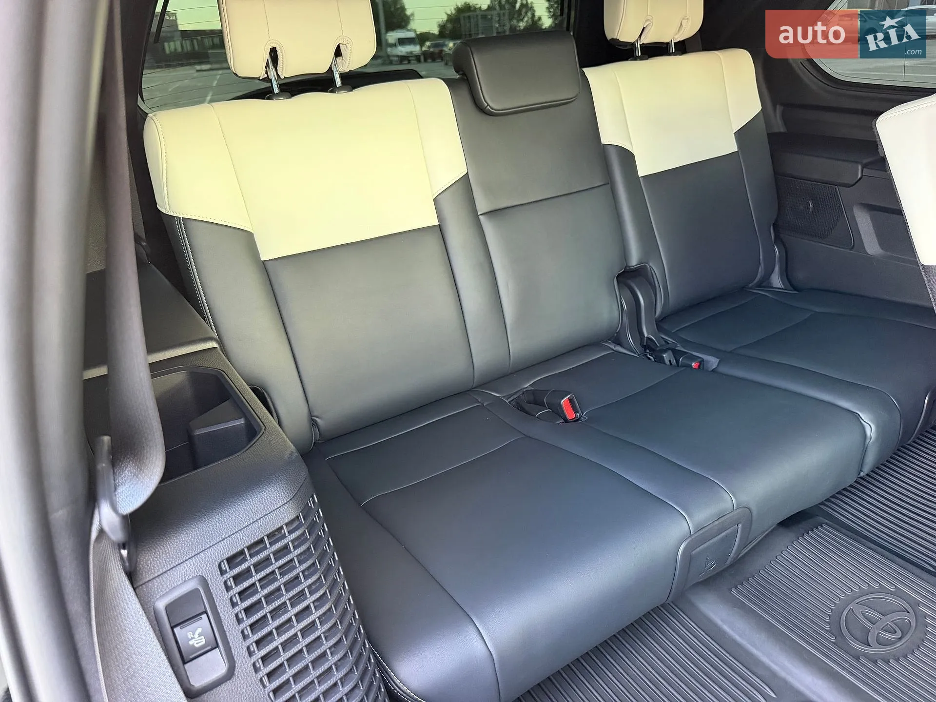 2023 Toyota Sequoia - мініатюра 29