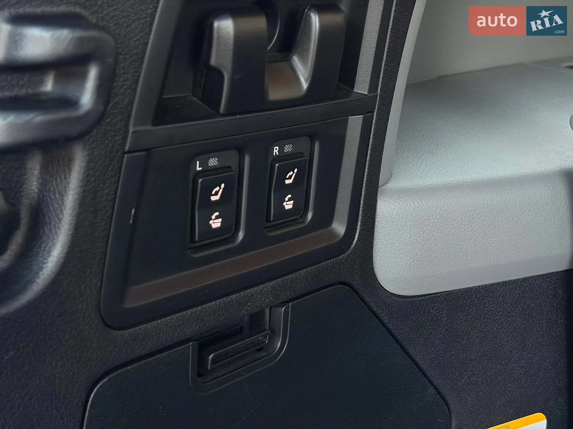 2019 Toyota Sequoia - мініатюра 56