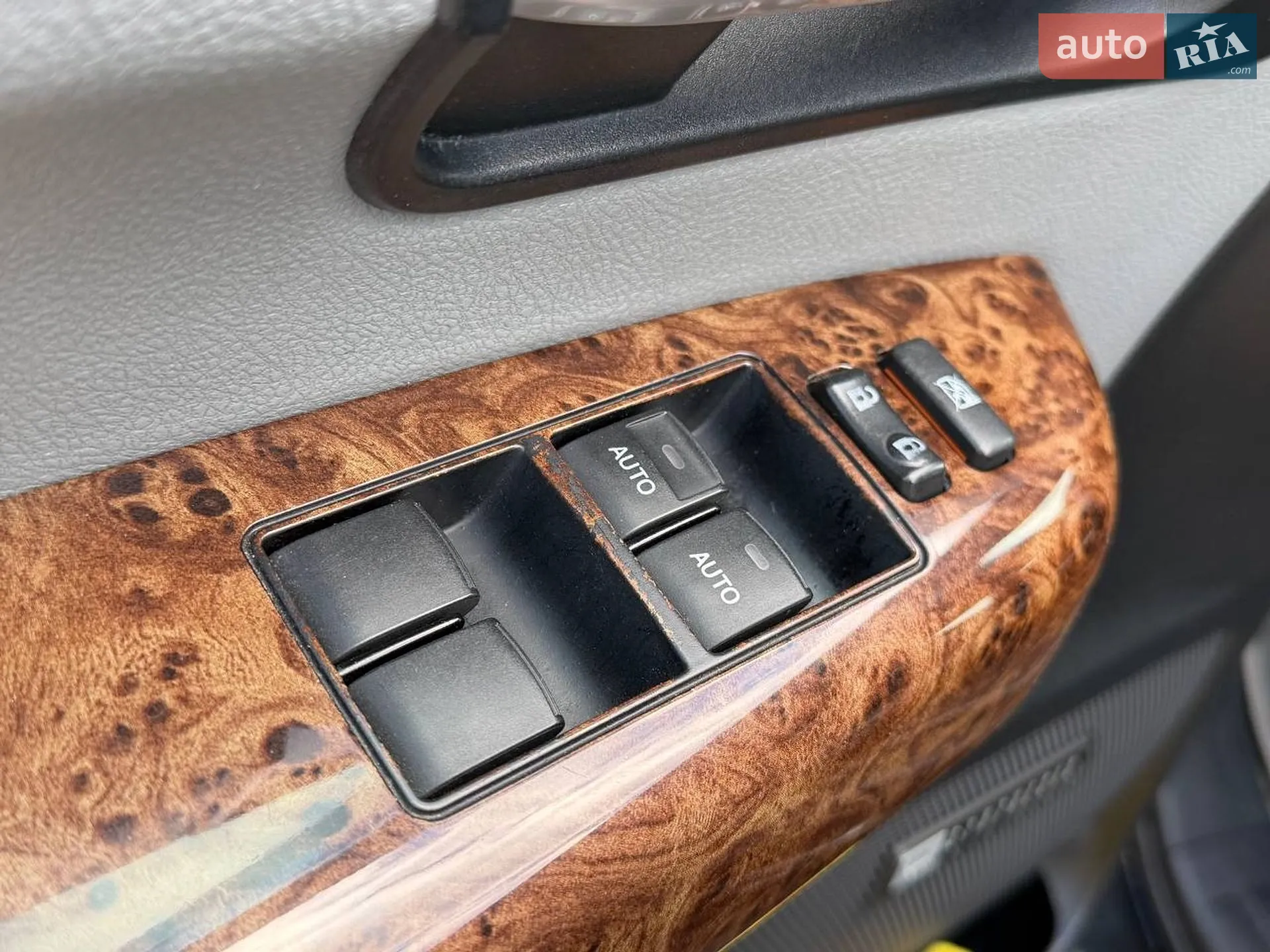 2010 Toyota Sequoia - мініатюра 13