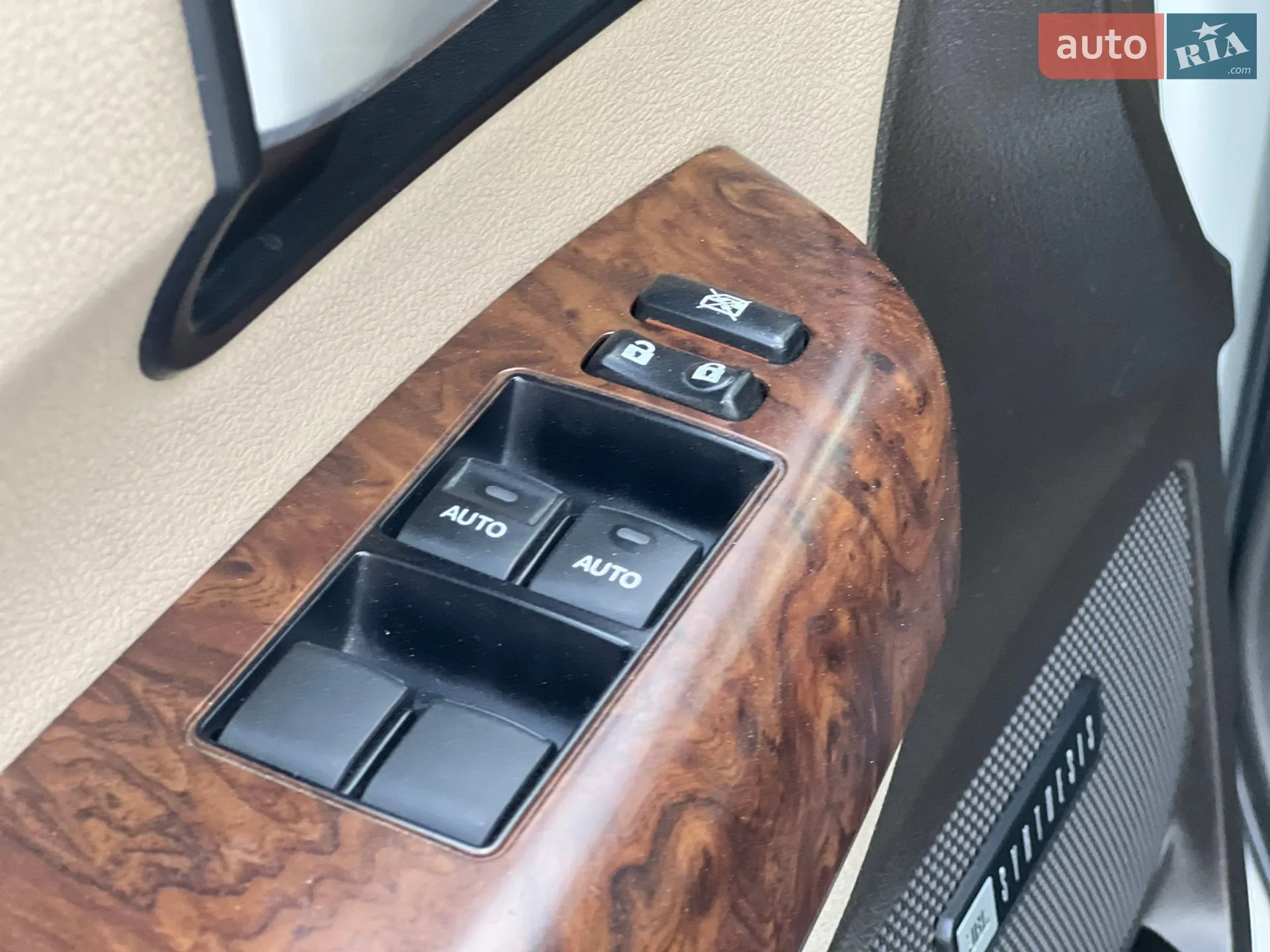 2010 Toyota Sequoia - мініатюра 25