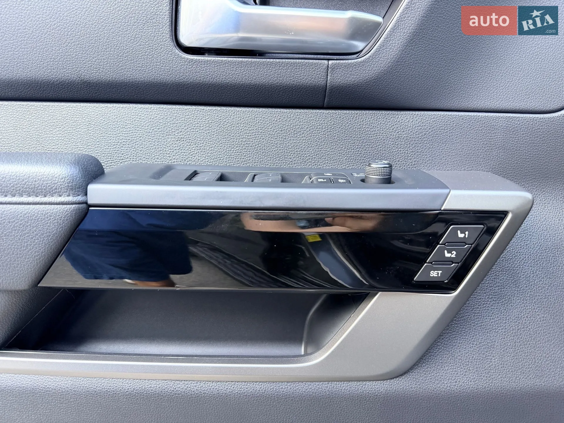 2024 Toyota Sequoia - мініатюра 17