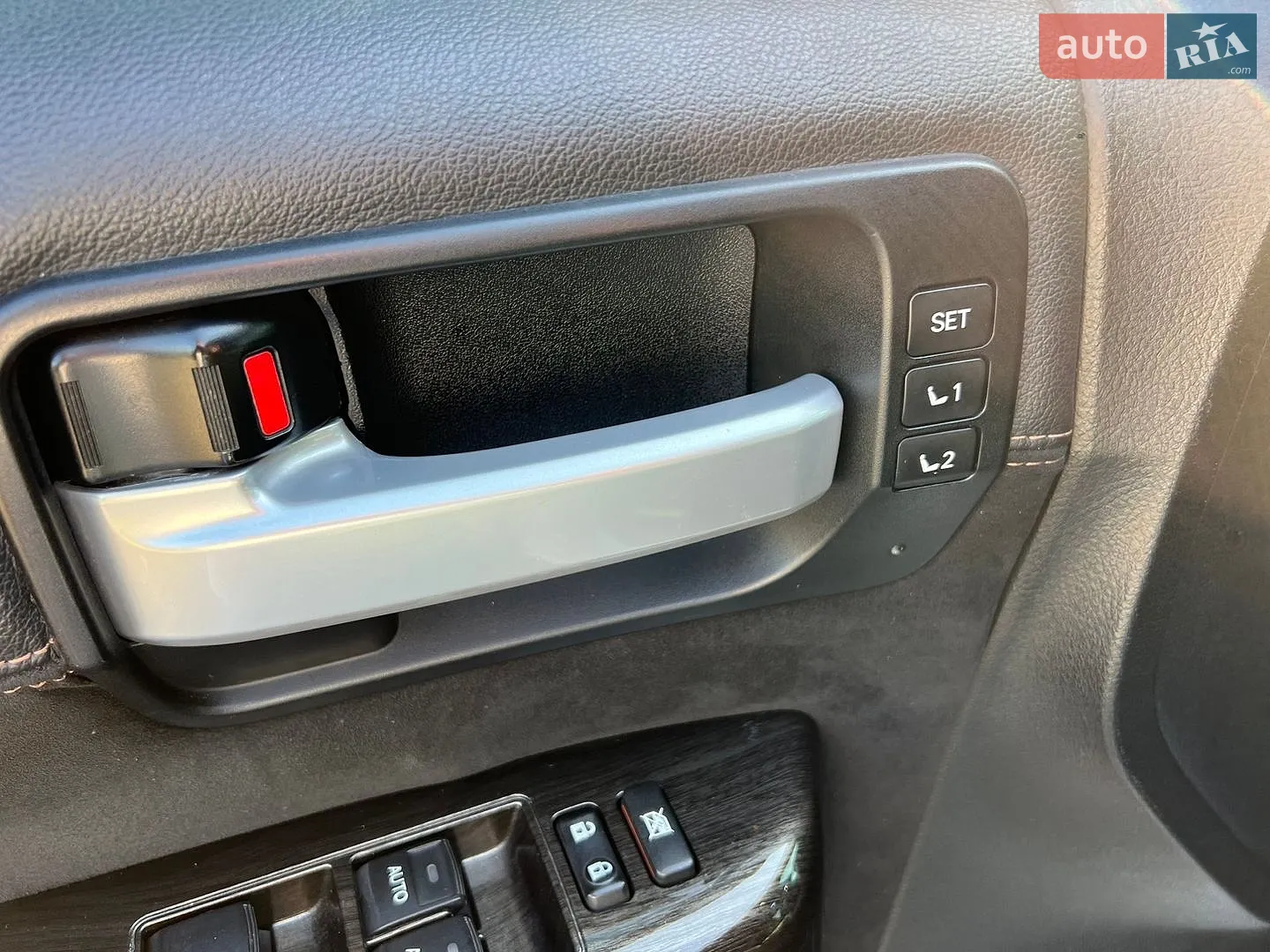 2014 Toyota Sequoia - мініатюра 27