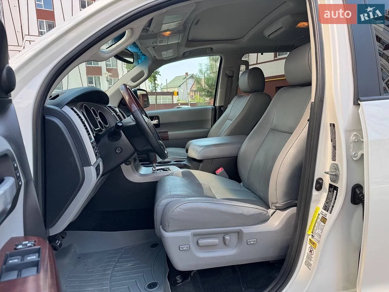 2013 Toyota Sequoia - мініатюра 30