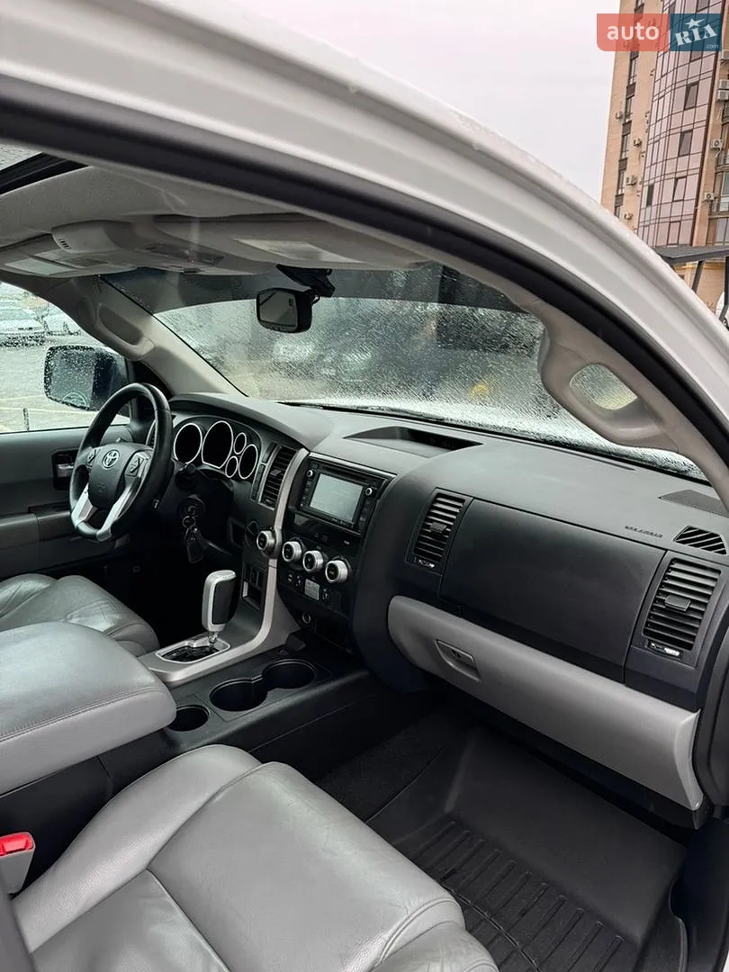 2014 Toyota Sequoia - мініатюра 8